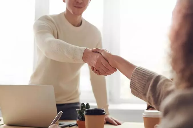 concurrencer les entreprises en tant qu'auto-entrepreneur en faisant des partenariats charges sociales auto entrepreneur urssaf